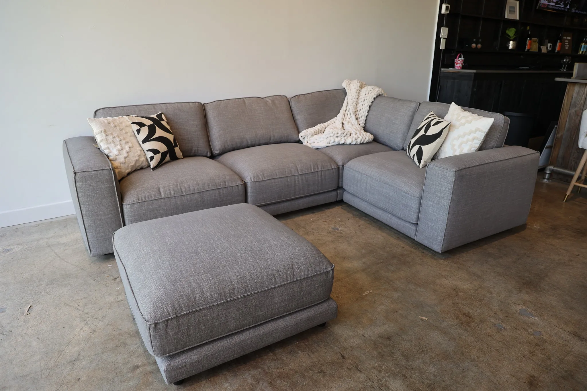 Diaby Crypton Ottoman