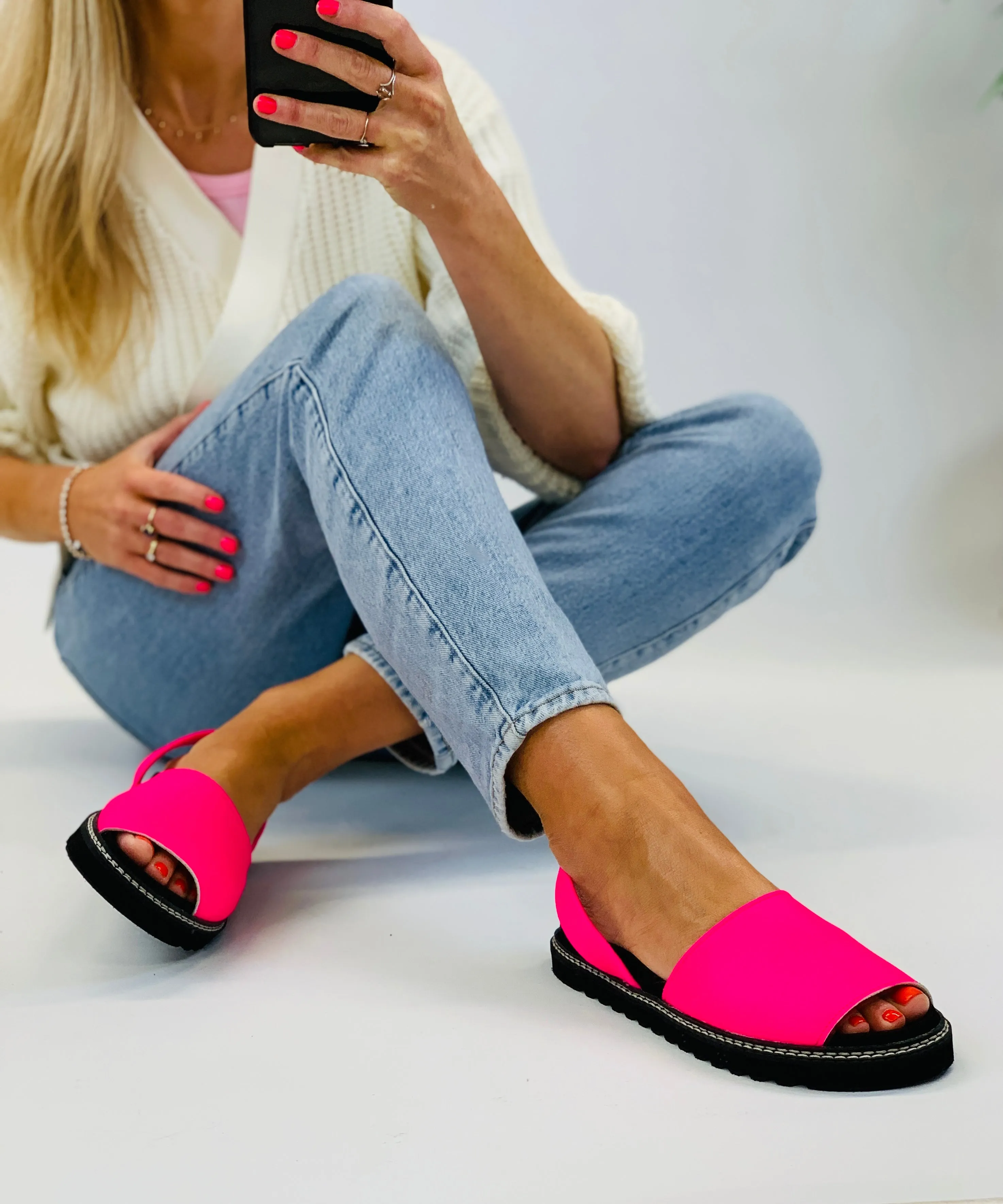SAMPLE SALE Neon Pink Ergonomic Avarcas
